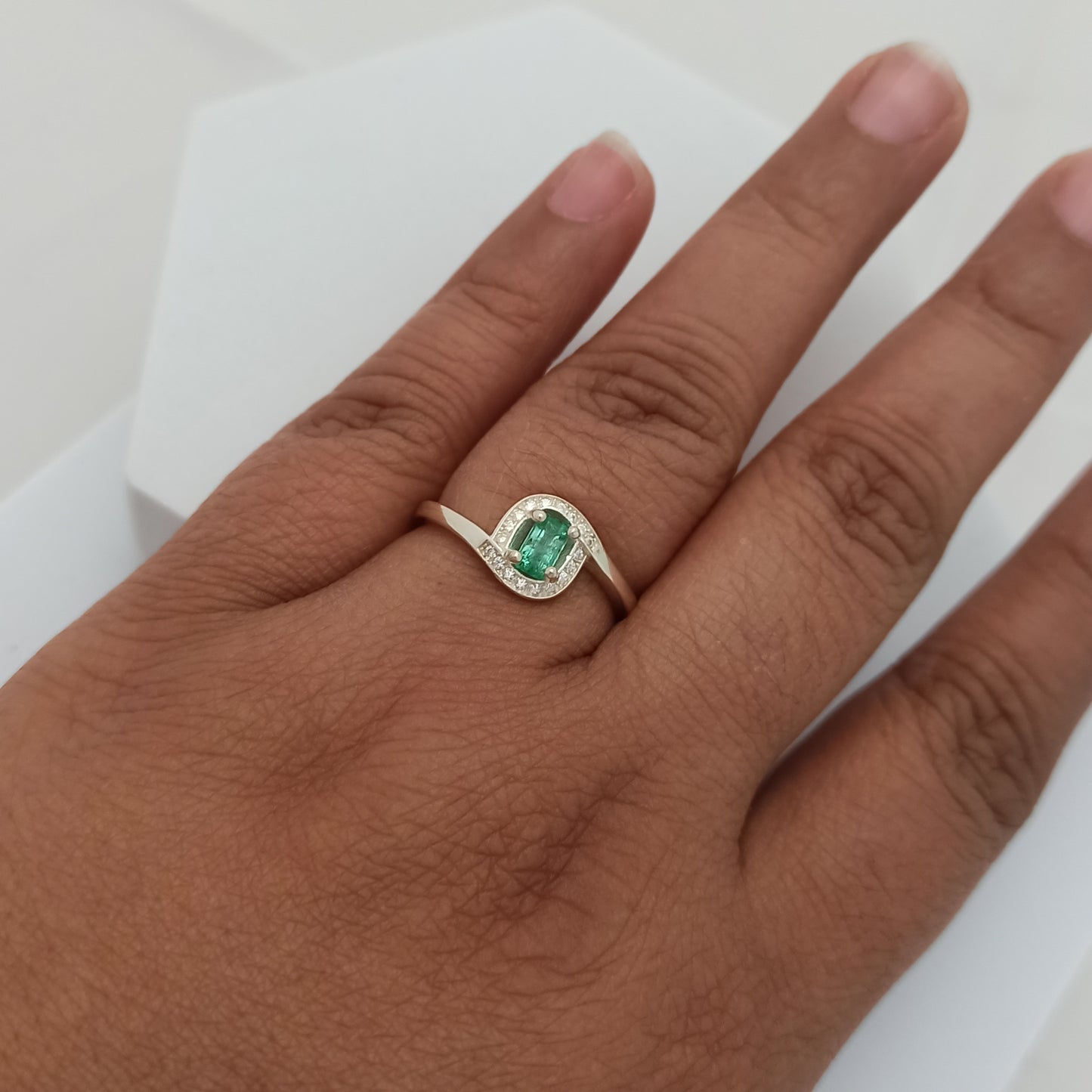 A Compromiso Oval con Esmeralda
