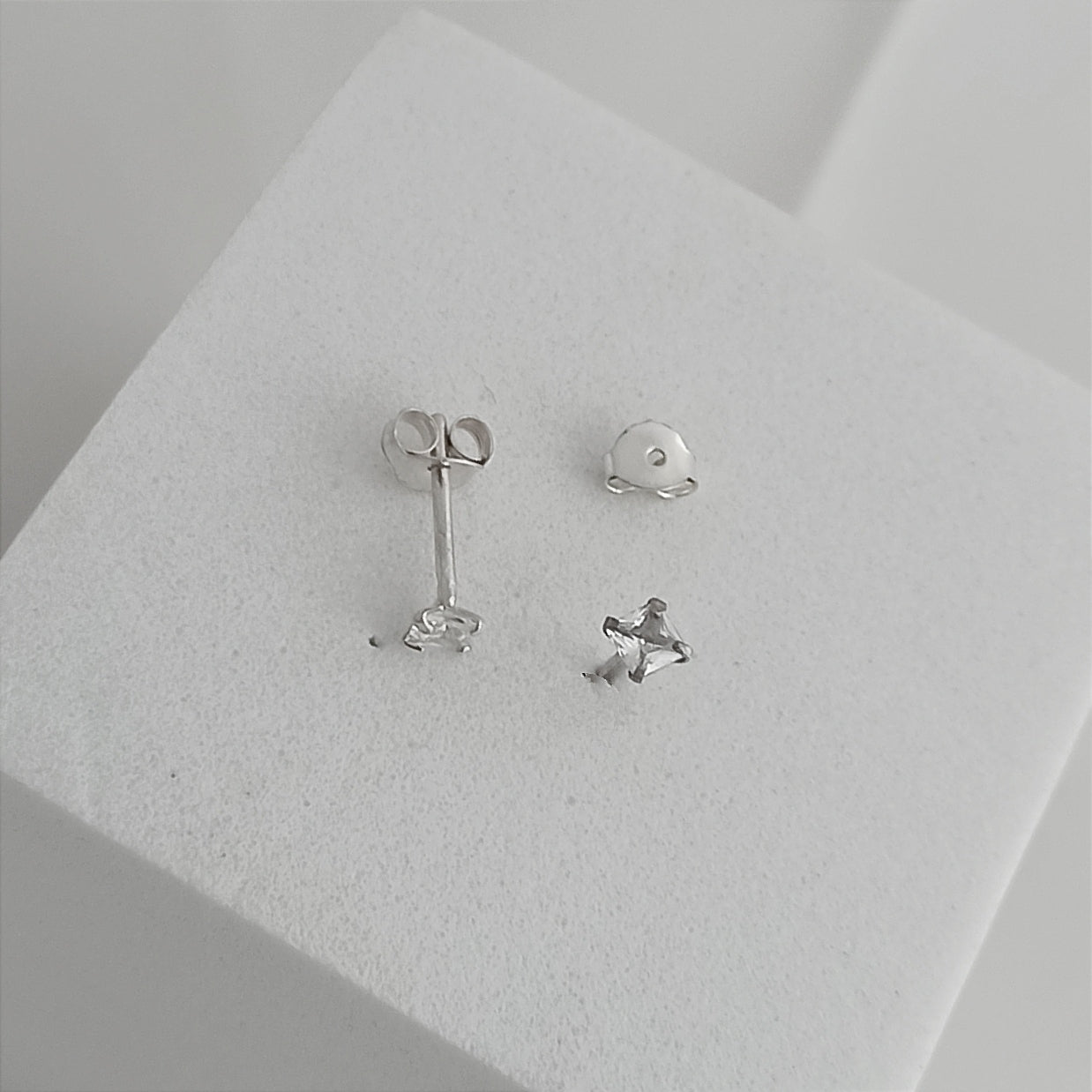 JP33019C - Topito Circon Cuadrado Cristal 4mm