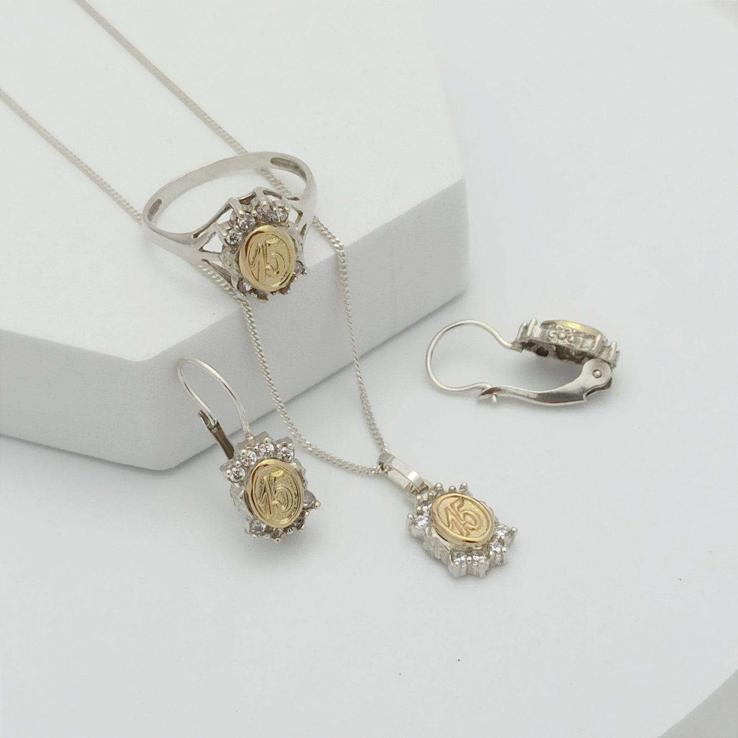 Conjunto Quinceañera cadena, dije, aretes y anillo