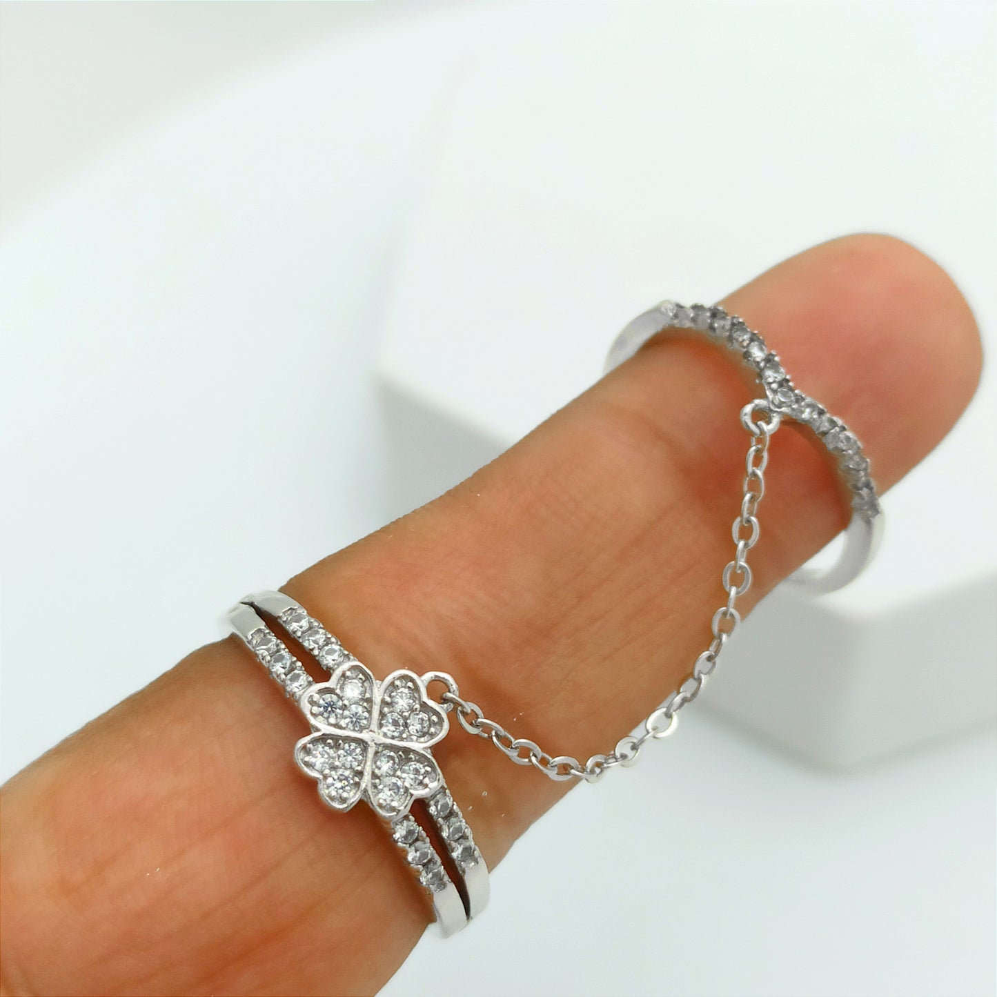 Anillo Clover Doble con Circones