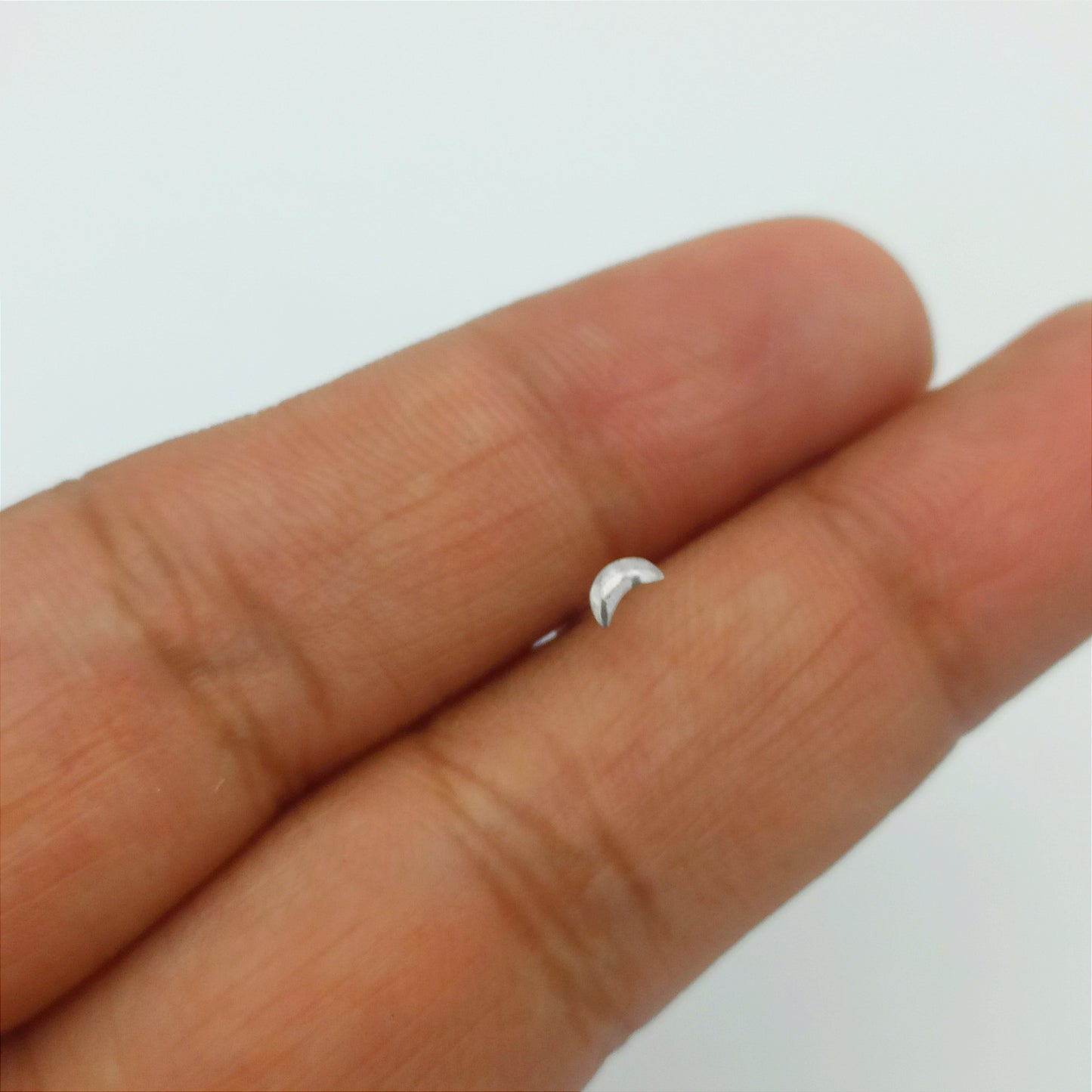 JP39001 - Piercing Media Luna