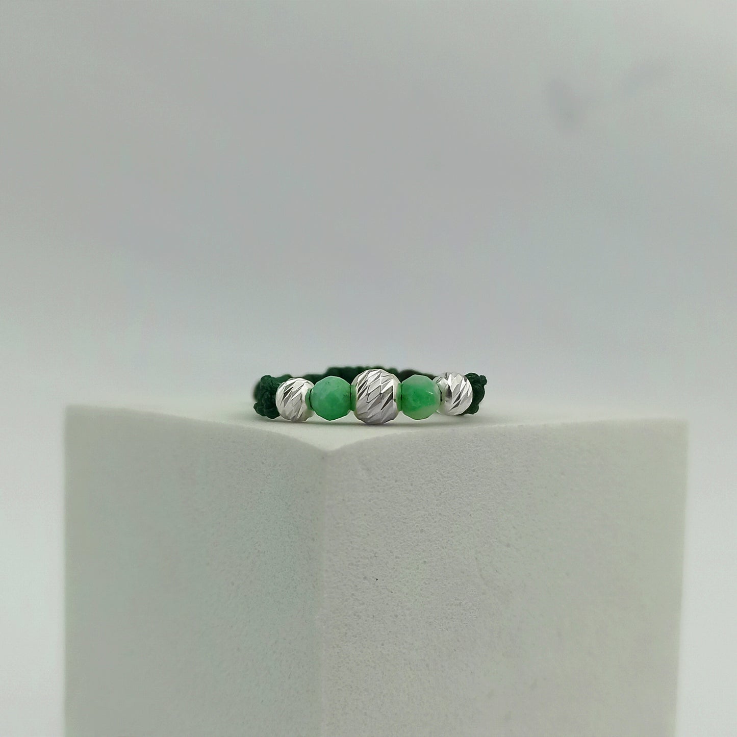 ATP11 - Anillo Tejido con Esmeraldas y Balines Italianos