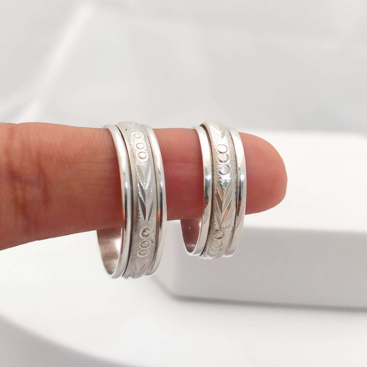 Par de Argollas con Grabado Laurel