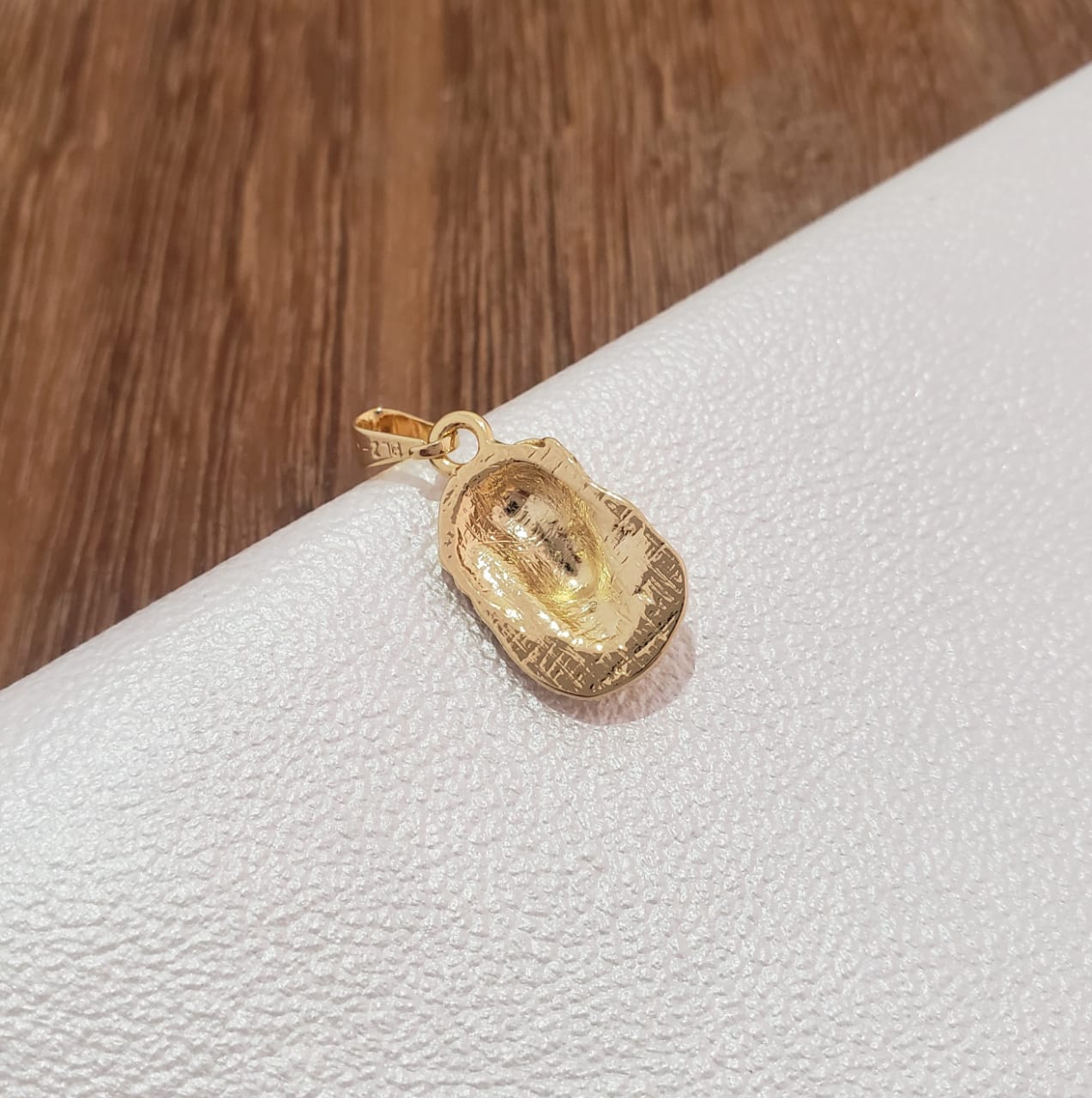 24552 - Dije Rostro Mediano Tallado