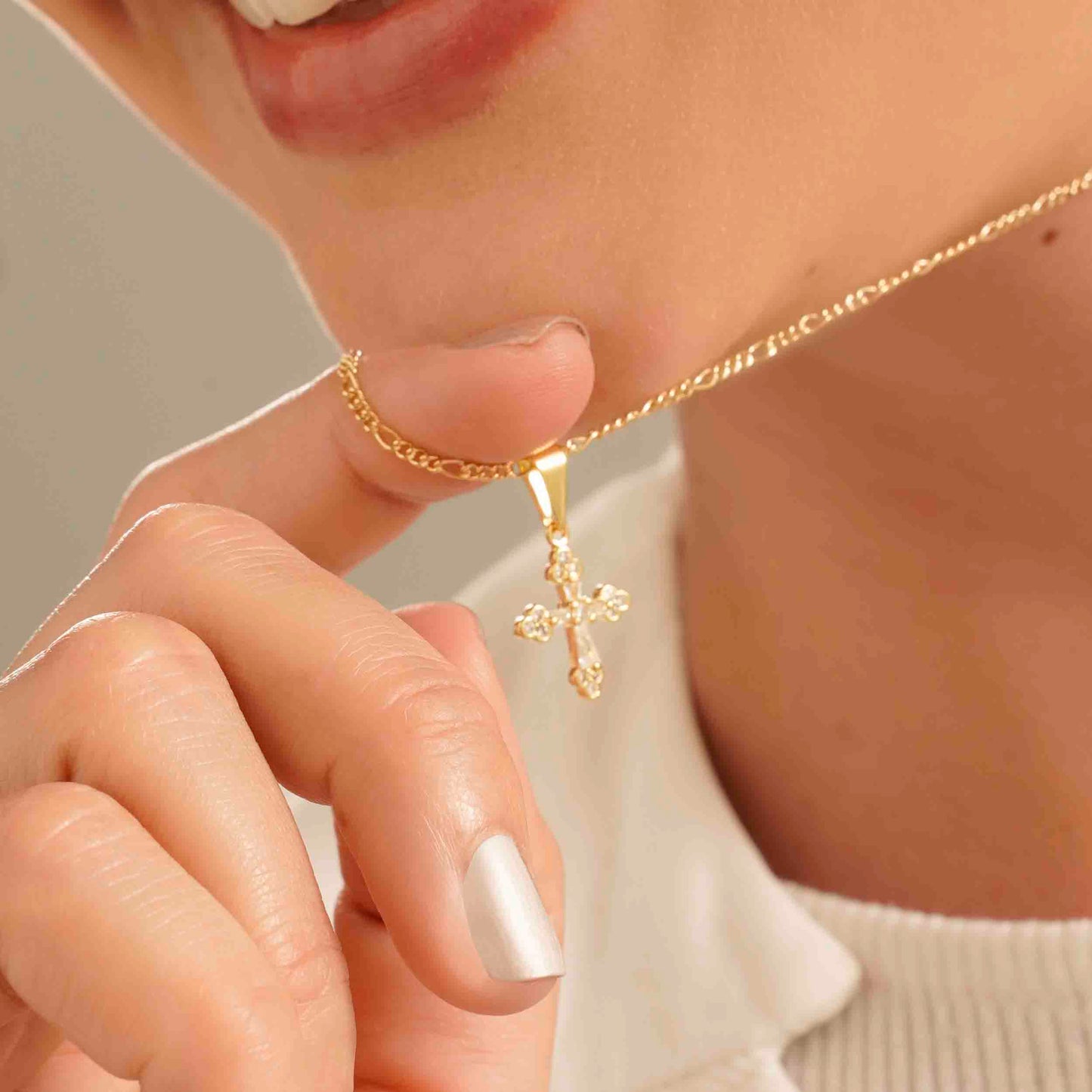 23072 - Dije Cruz Trebol 2 Cms Circonias