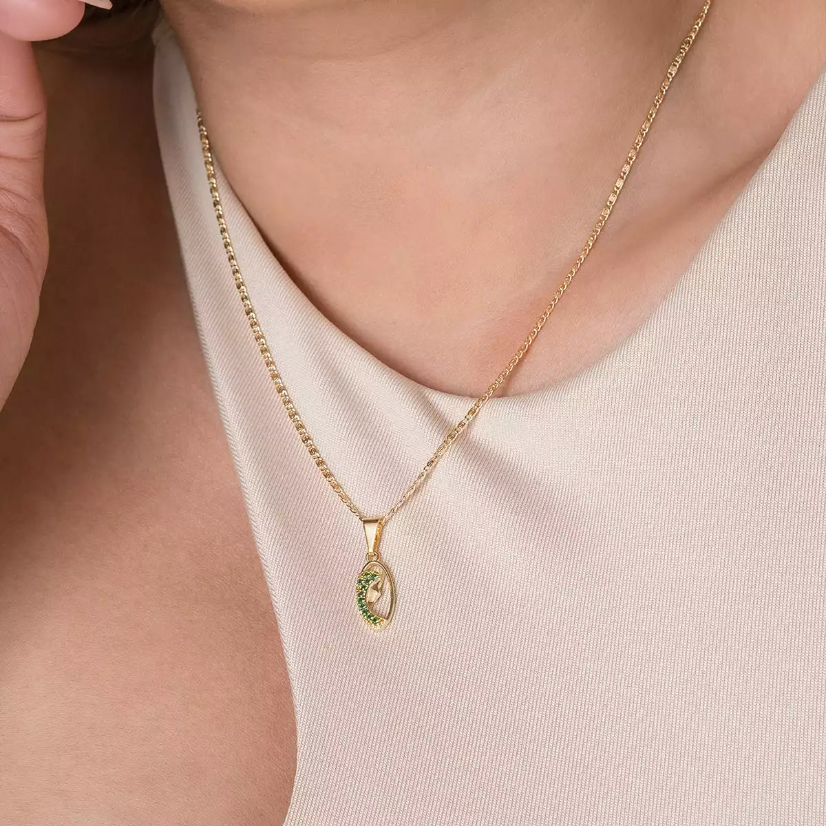 23147V - Dije Virgen Niña Verde