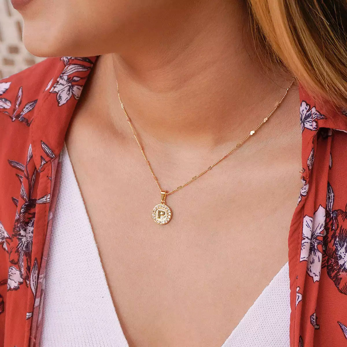 23360P - Dije Letra P