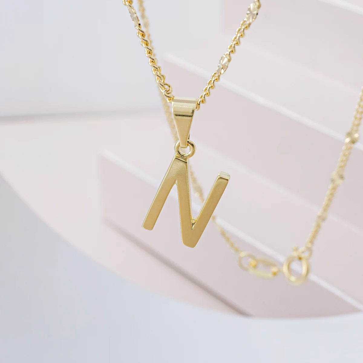 25360N - Dije Silueta Letra N Lisa Grande