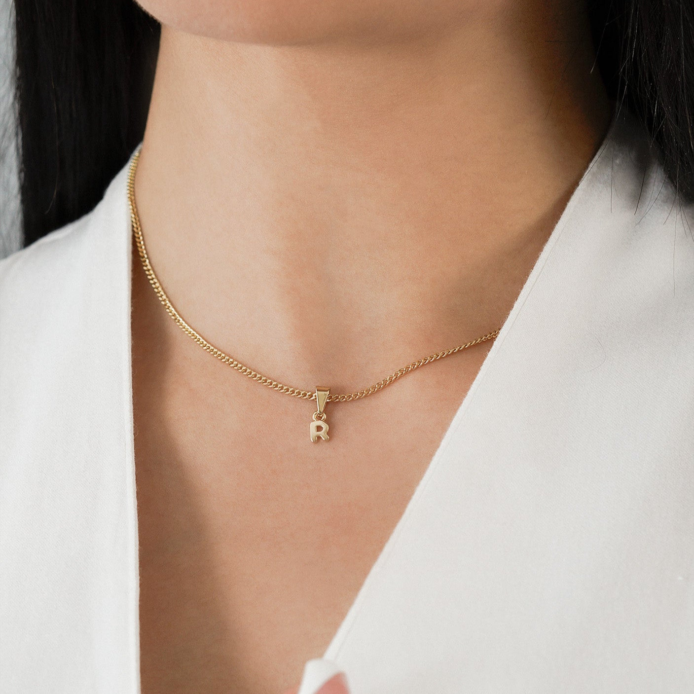 26360R - Dije Silueta Letra R Lisa Mini