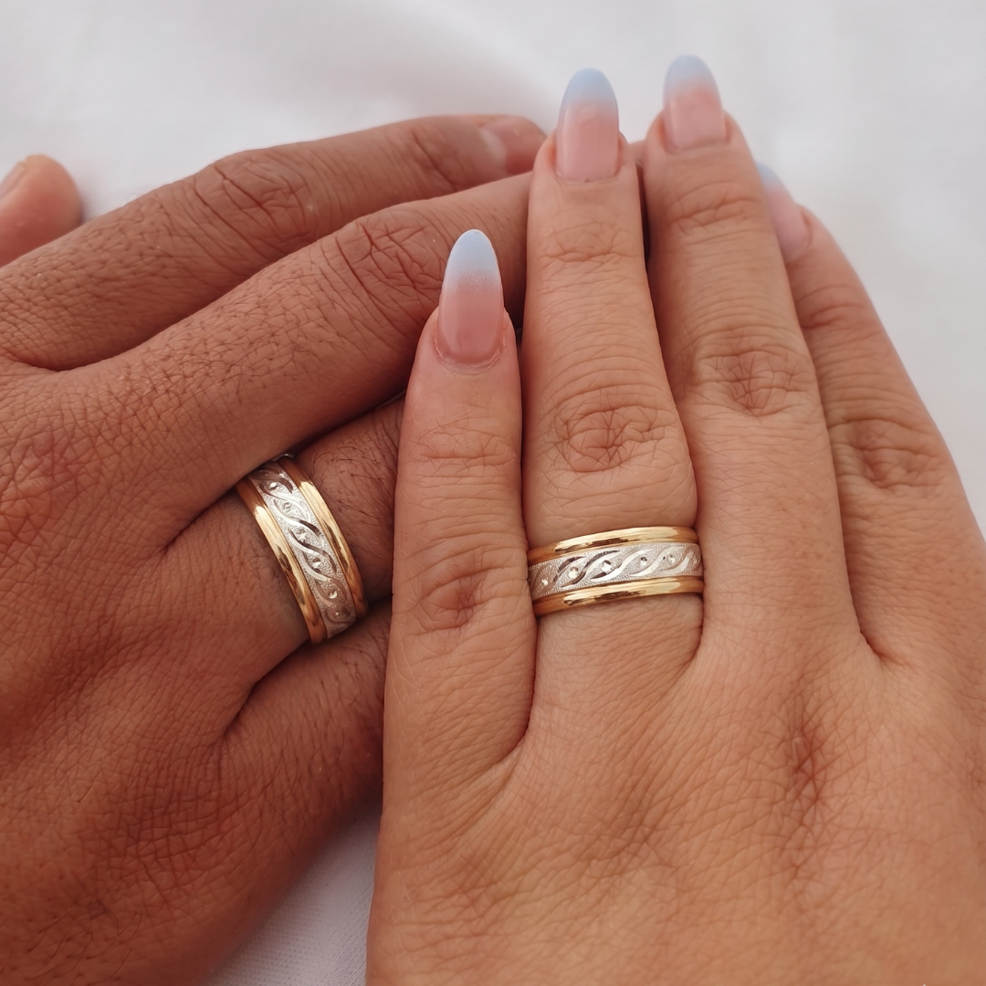 Par de Argollas con Grabado en Plata y Oro