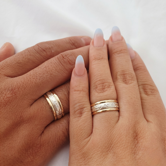 Par de Argollas con Grabado Laurel en Plata y Oro