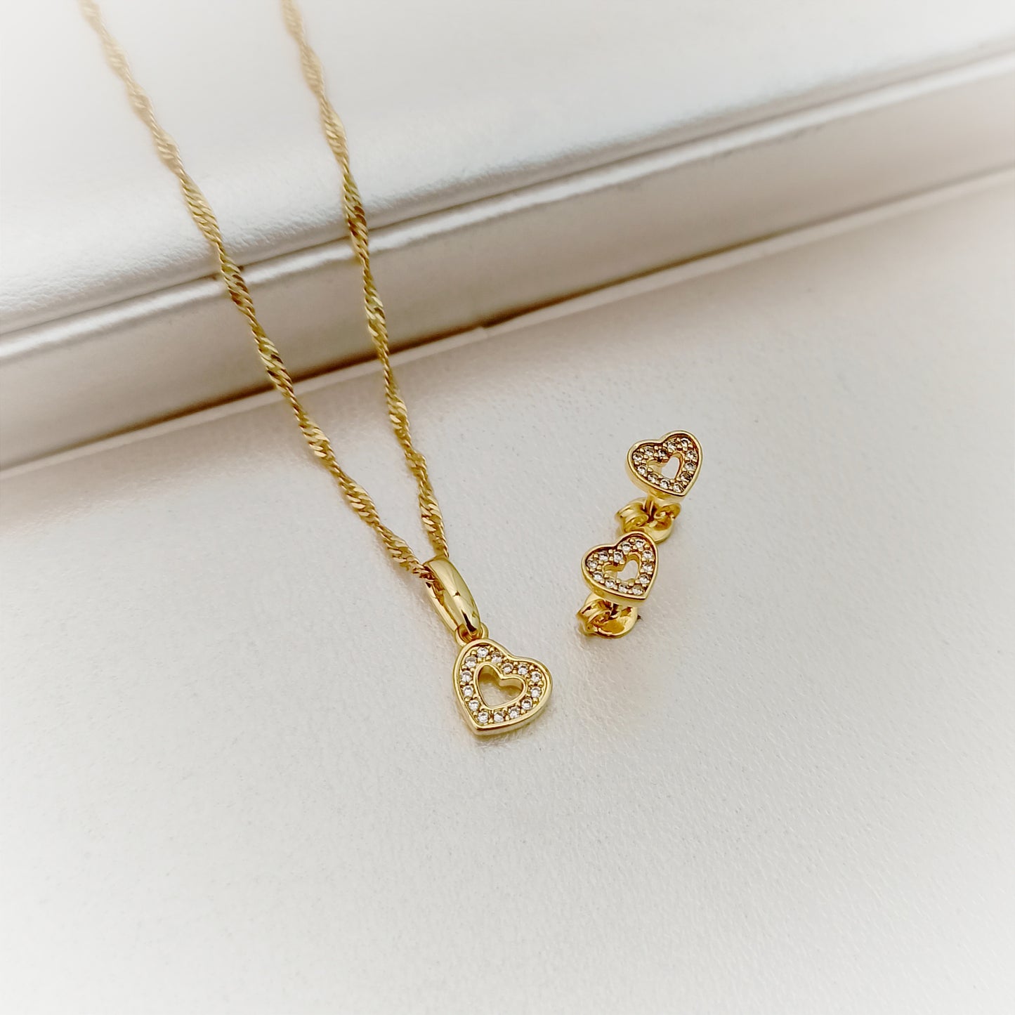 Set Cadena, dije y topitos Corazón Silueta con Circonias