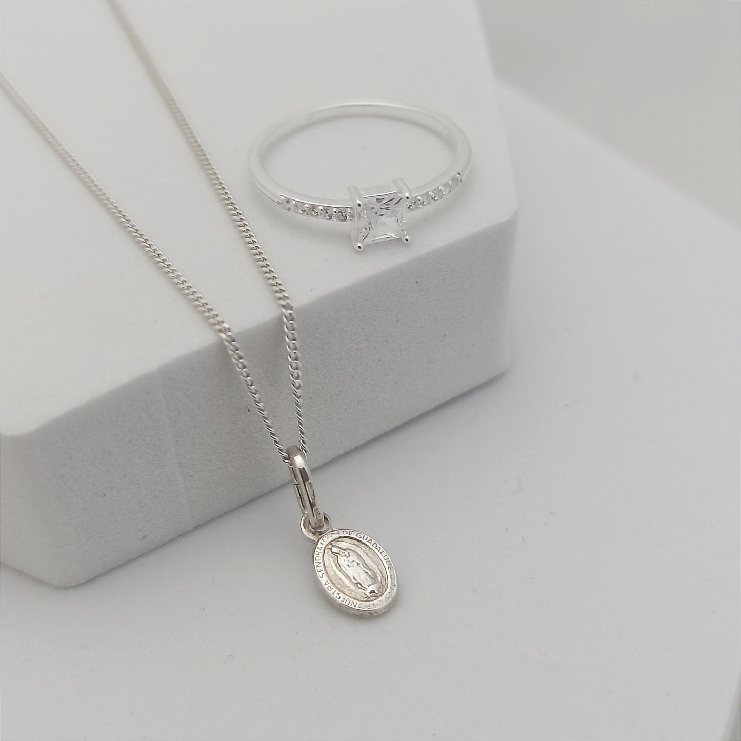 Conjunto cadena, dije Mini Guadalupe y Anillo Cristal Light