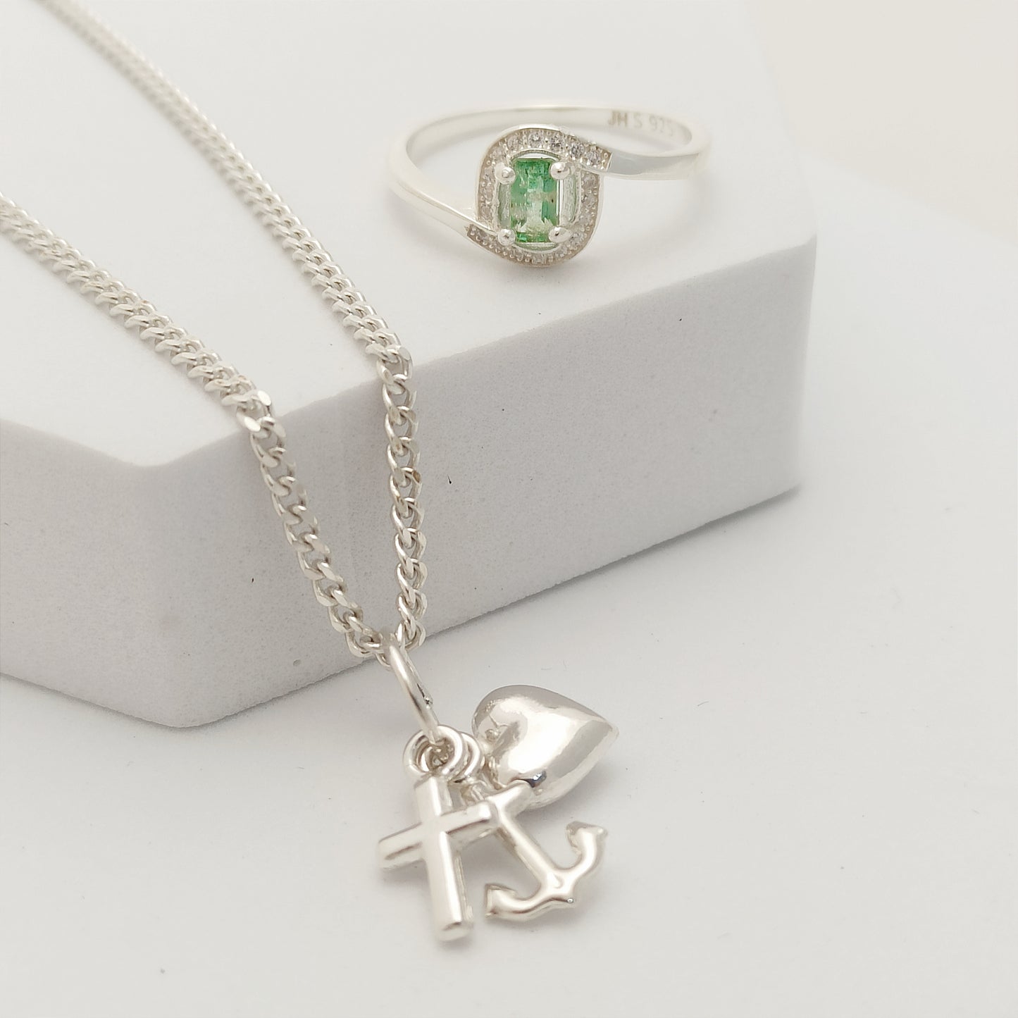 Conjunto cadena, dije y Anillo Solitario Esmeralda