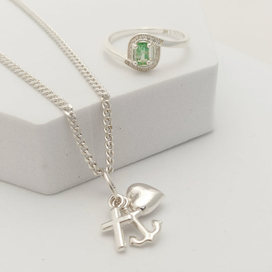Conjunto cadena, dije y Anillo Solitario Esmeralda