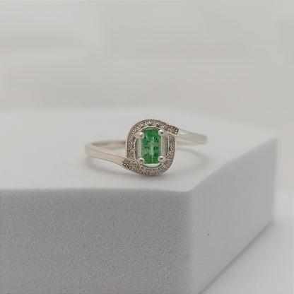 A Compromiso Oval con Esmeralda