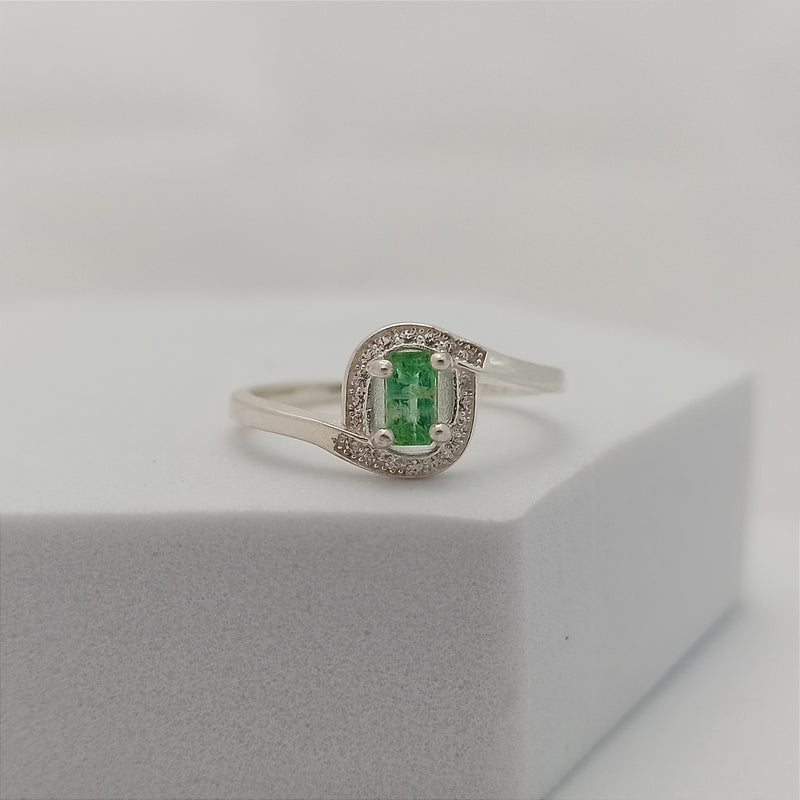 A Compromiso Oval con Esmeralda