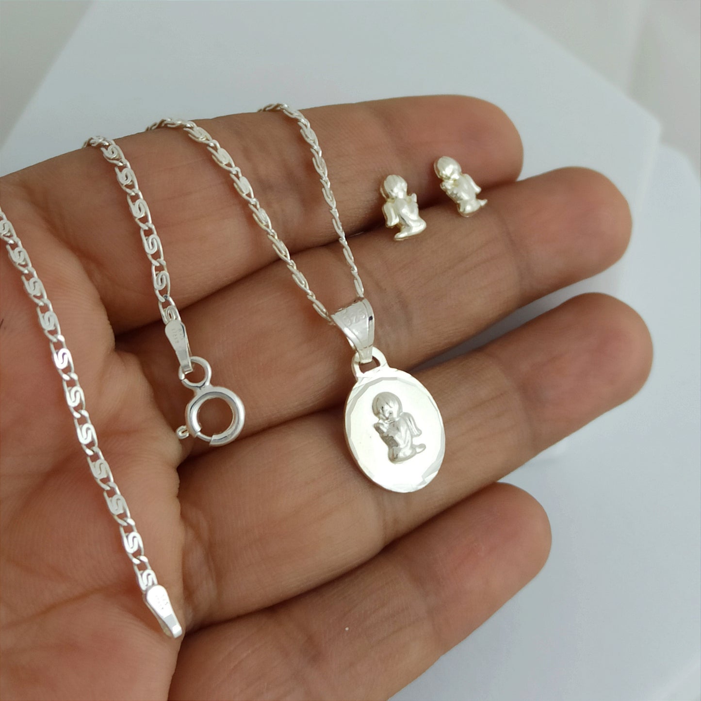 Conjunto Cadena, dije y topitos Niño Orando