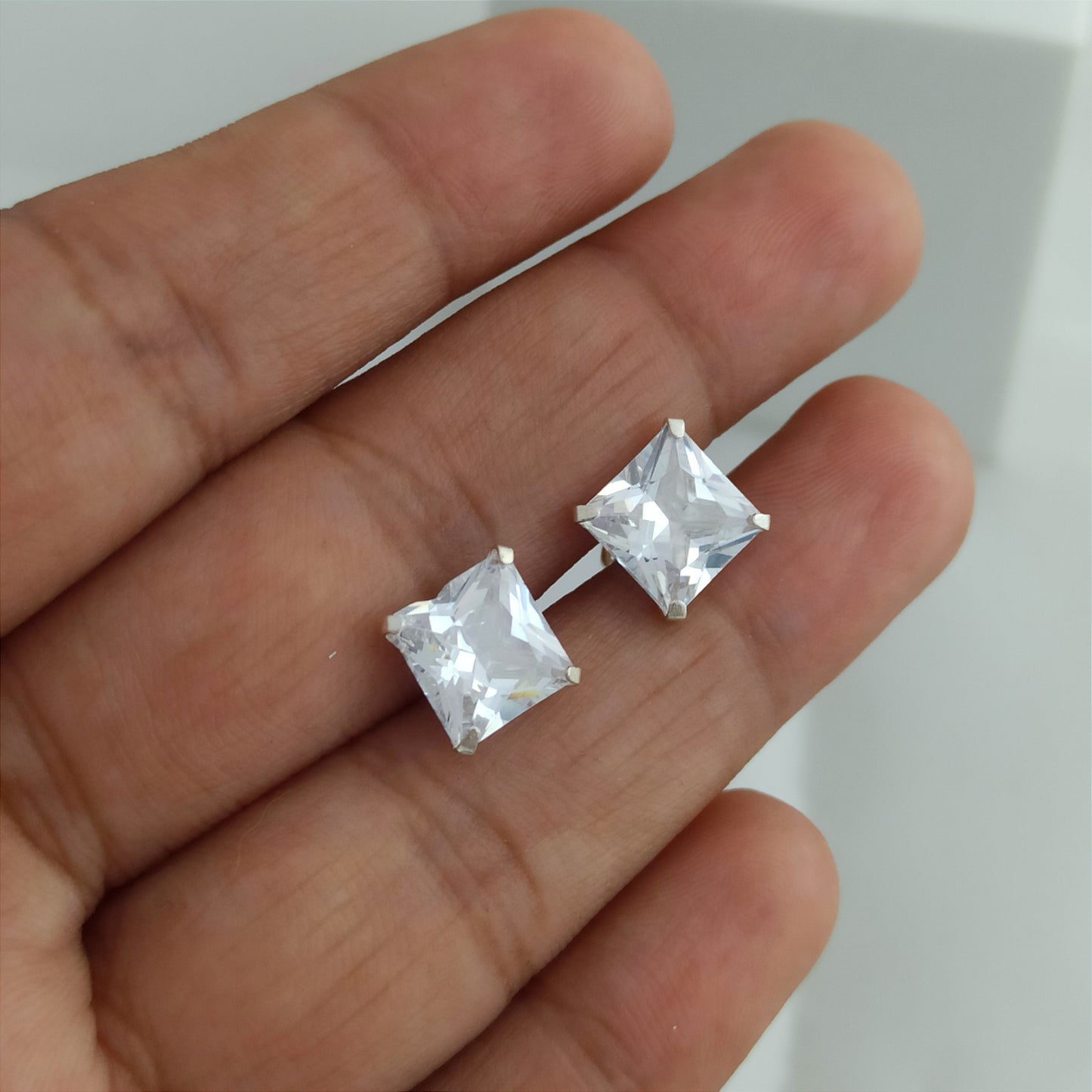 JP33027C - Topito Circon Cuadrado Cristal 10mm