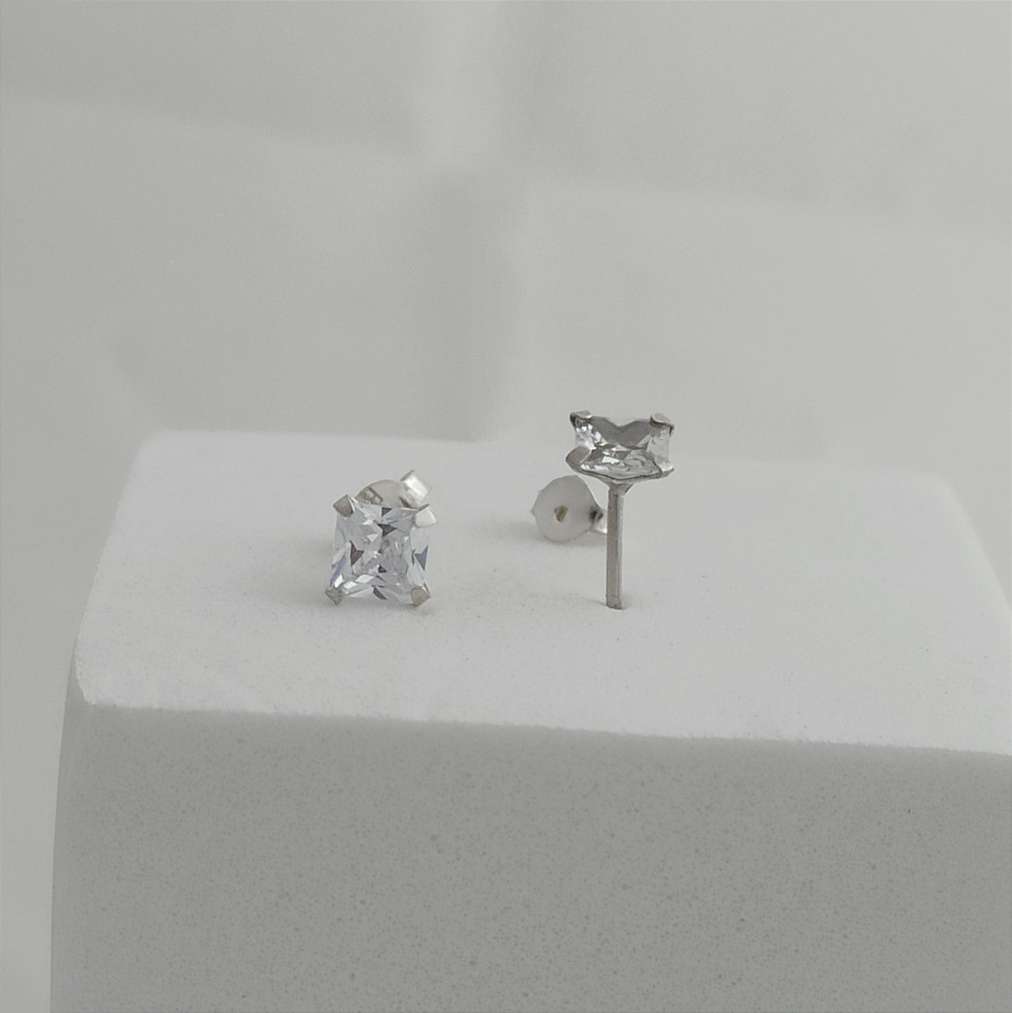 JP34039C - Topito Circon Cuadrado Cristal 6mm