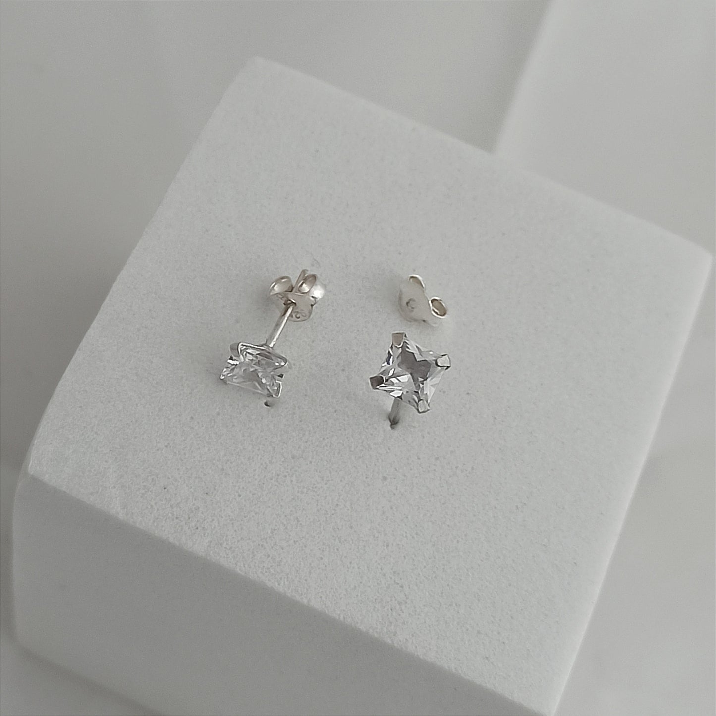 JP34039C - Topito Circon Cuadrado Cristal 6mm
