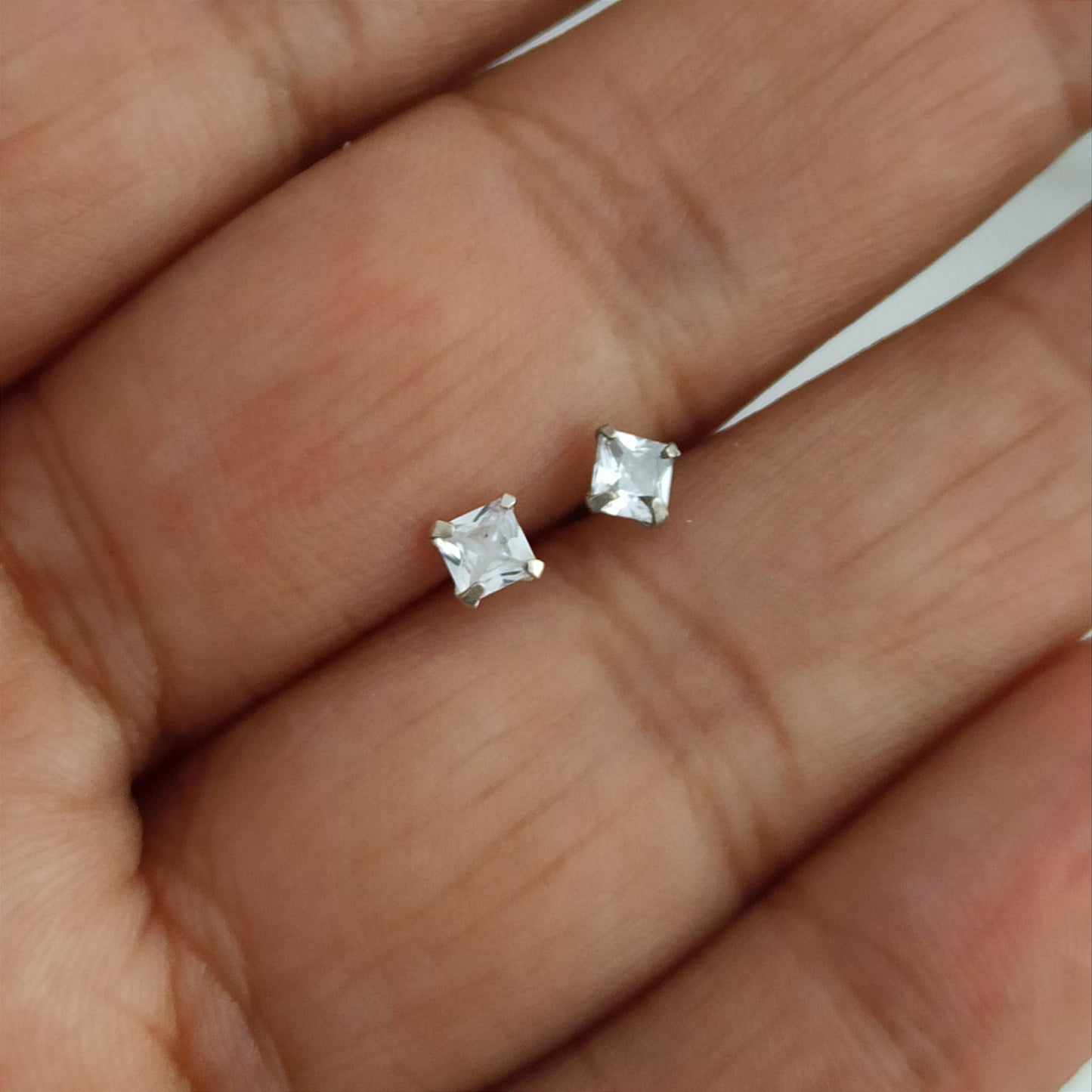 JP33019C - Topito Circon Cuadrado Cristal 4mm