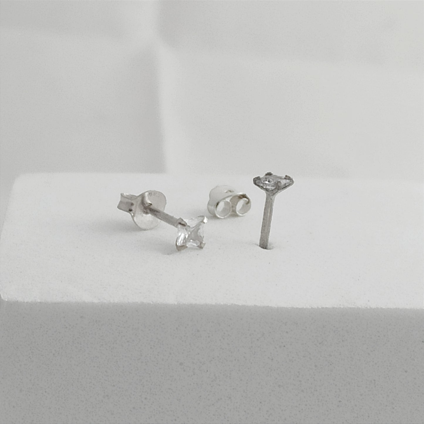 JP33019C - Topito Circon Cuadrado Cristal 4mm