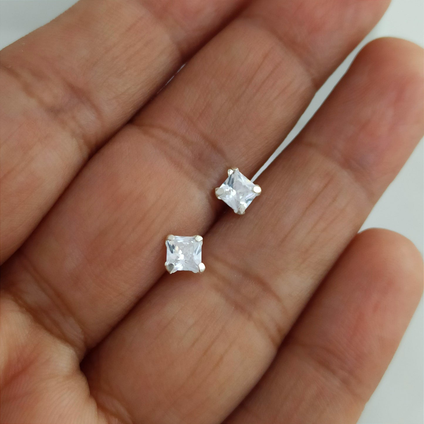 JP33021C - Topito Circon Cuadrado Cristal 5mm