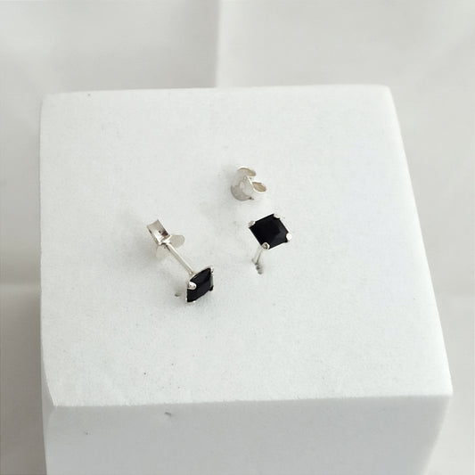 JP33021N - Topito Circon Cuadrado Negro