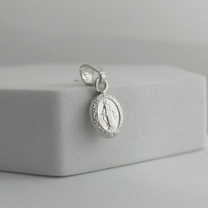 JP28544 - Dije Virgen Milagrosa Pequeña Soplada