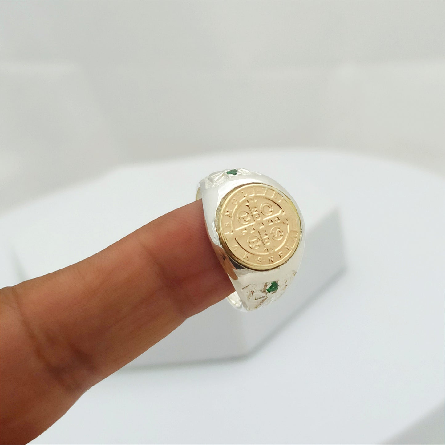 Anillo San Benito con Cirones en Plata y Oro