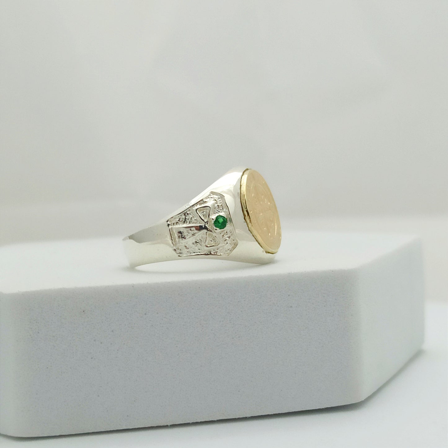 Anillo San Benito con Cirones en Plata y Oro