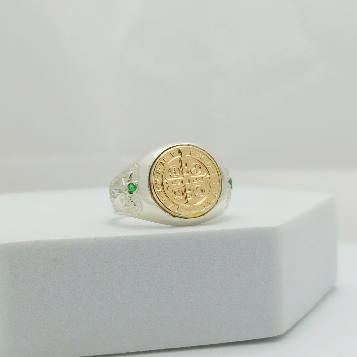 Anillo San Benito con Cirones en Plata y Oro