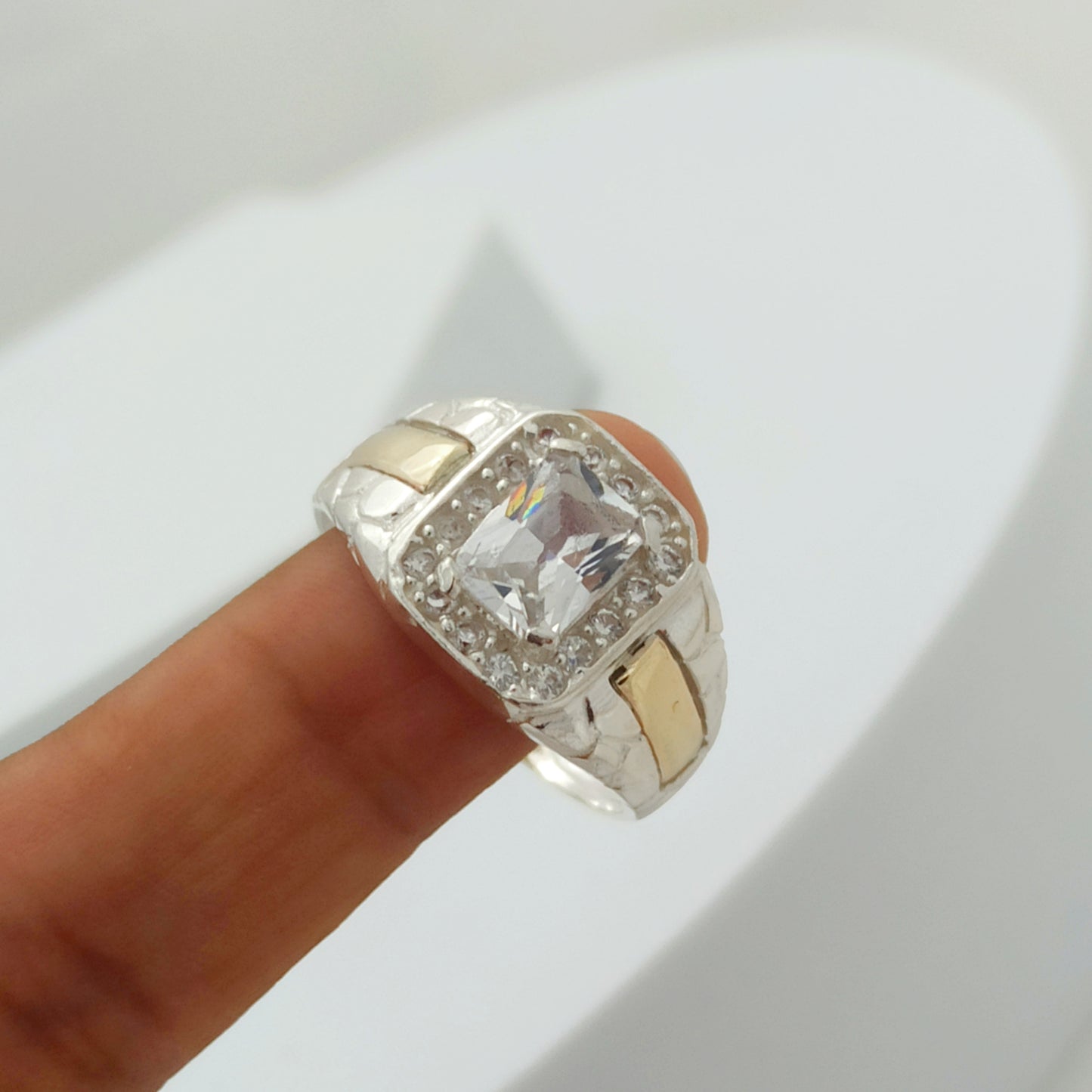 Anillo Halo Rectangular Cristal Plata y Oro