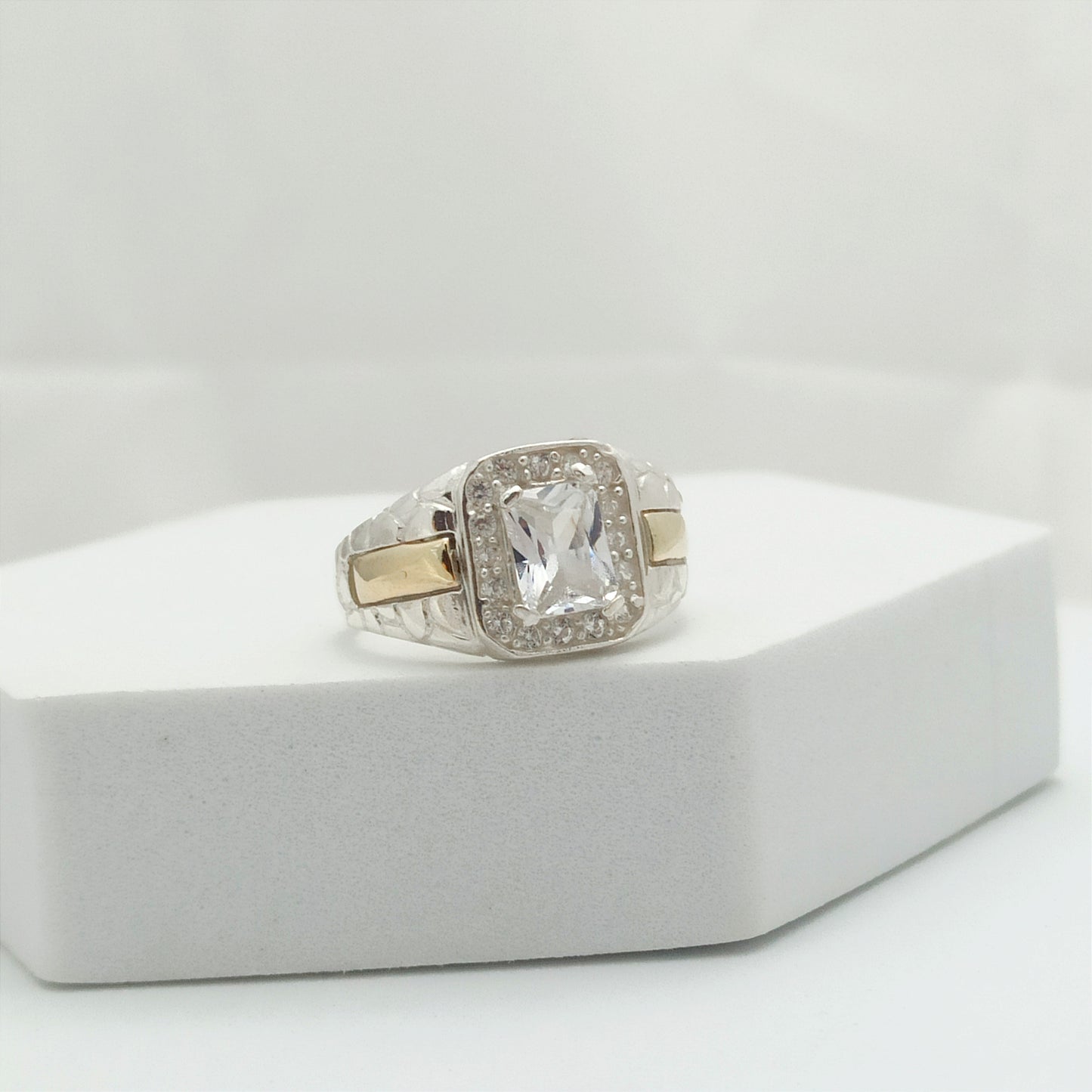 Anillo Halo Rectangular Cristal Plata y Oro