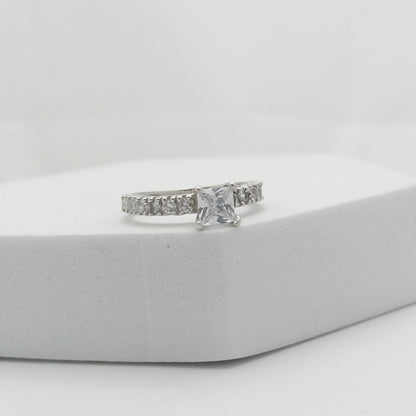 Anillo de Compromiso Circon Cuadrado