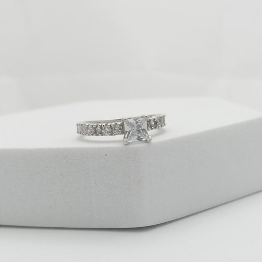 Anillo de Compromiso Circon Cuadrado