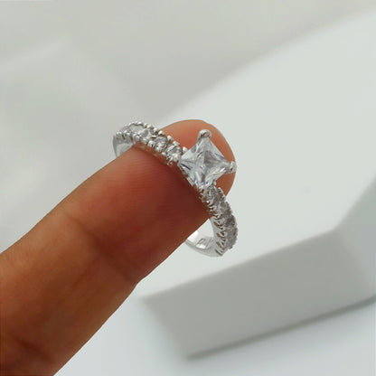 Anillo de Compromiso Circon Cuadrado