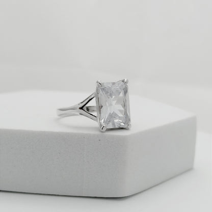 Anillo de Compromiso con Circon Grande