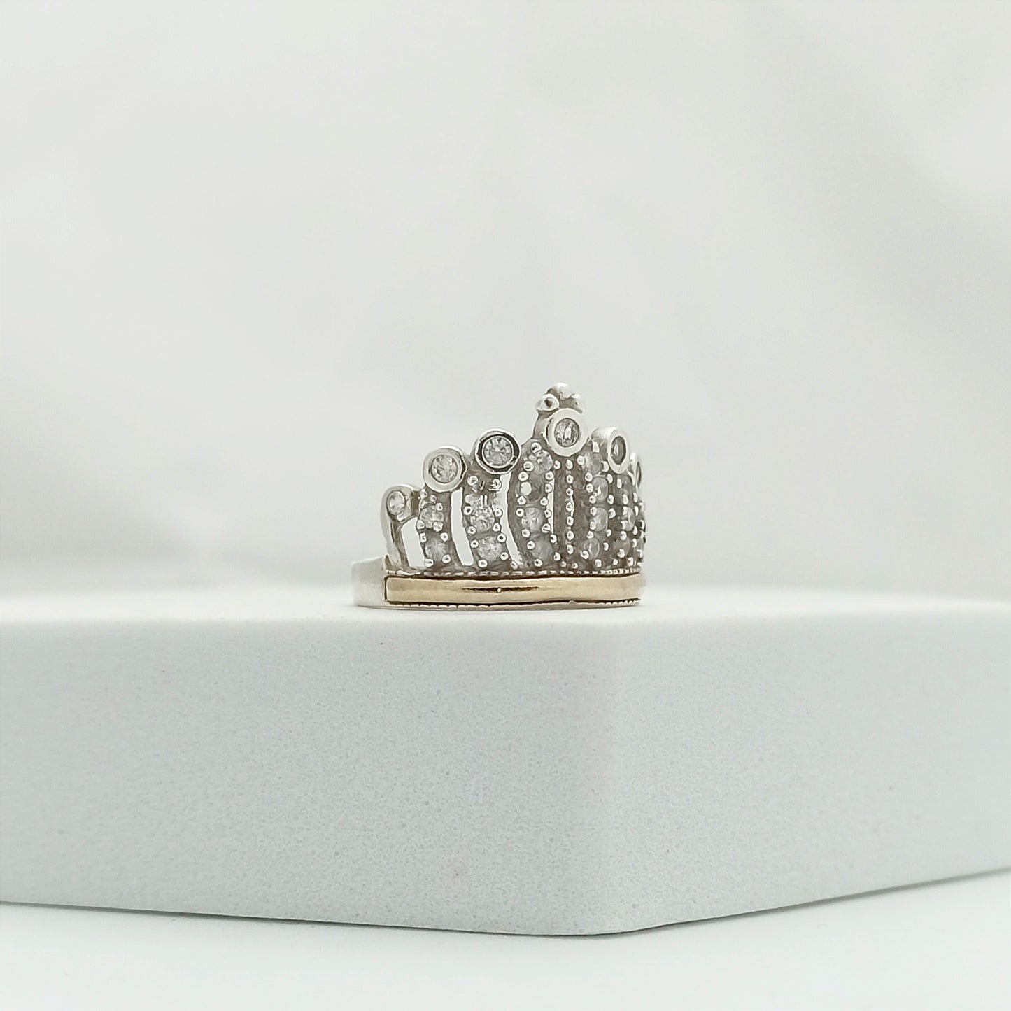 Anillo Corona Circular con Circones