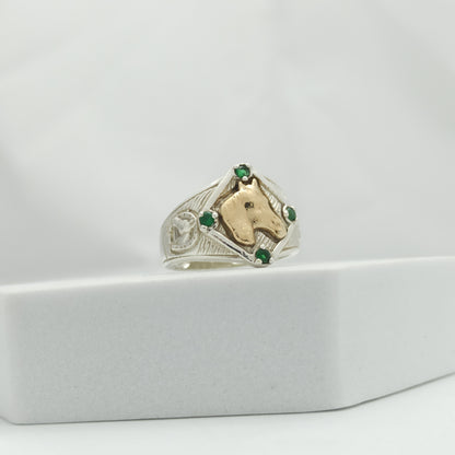Anillo Caballo en Plata y Oro con Circones Verdes