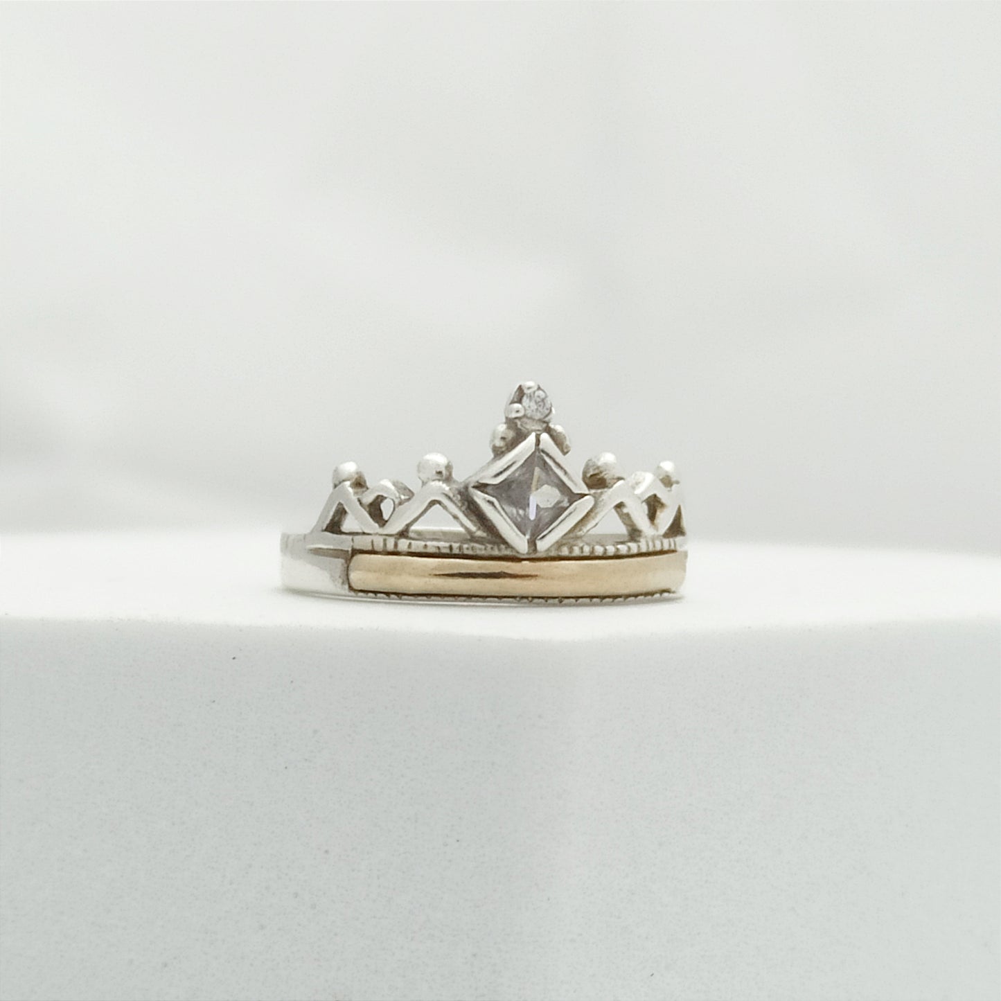 Anillo Corona con Circon Rombo