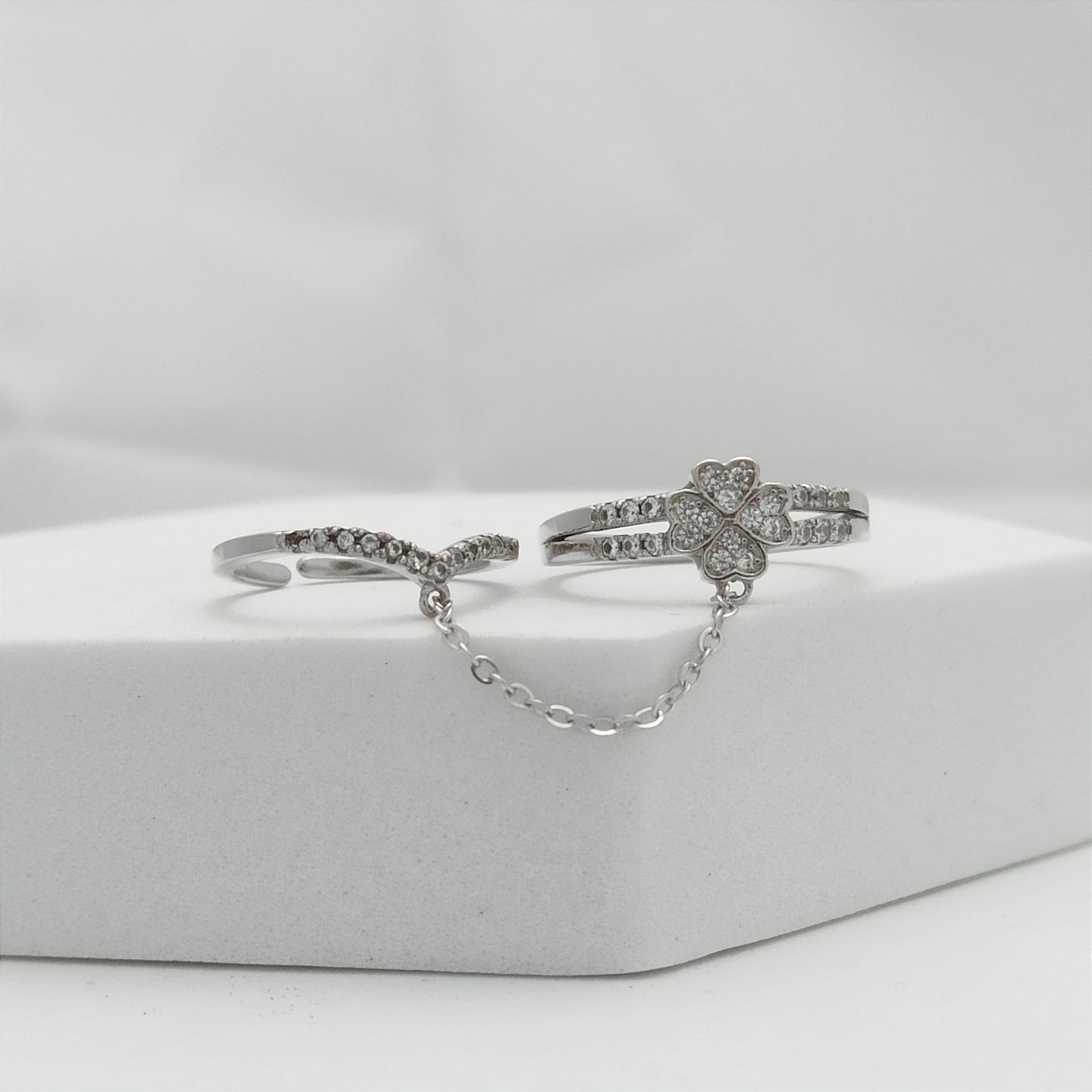 Anillo Clover Doble con Circones