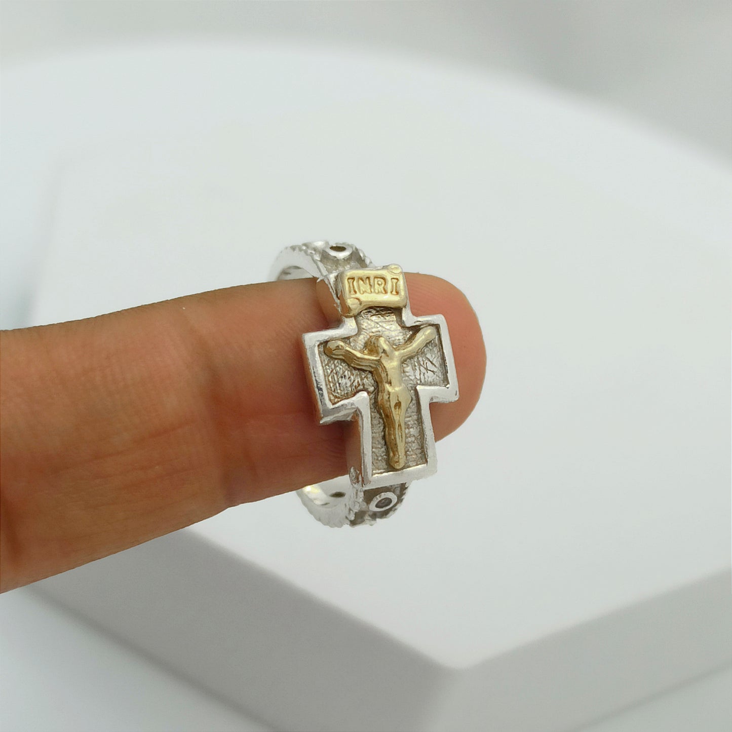 Anillo Denario con Cristo Inri