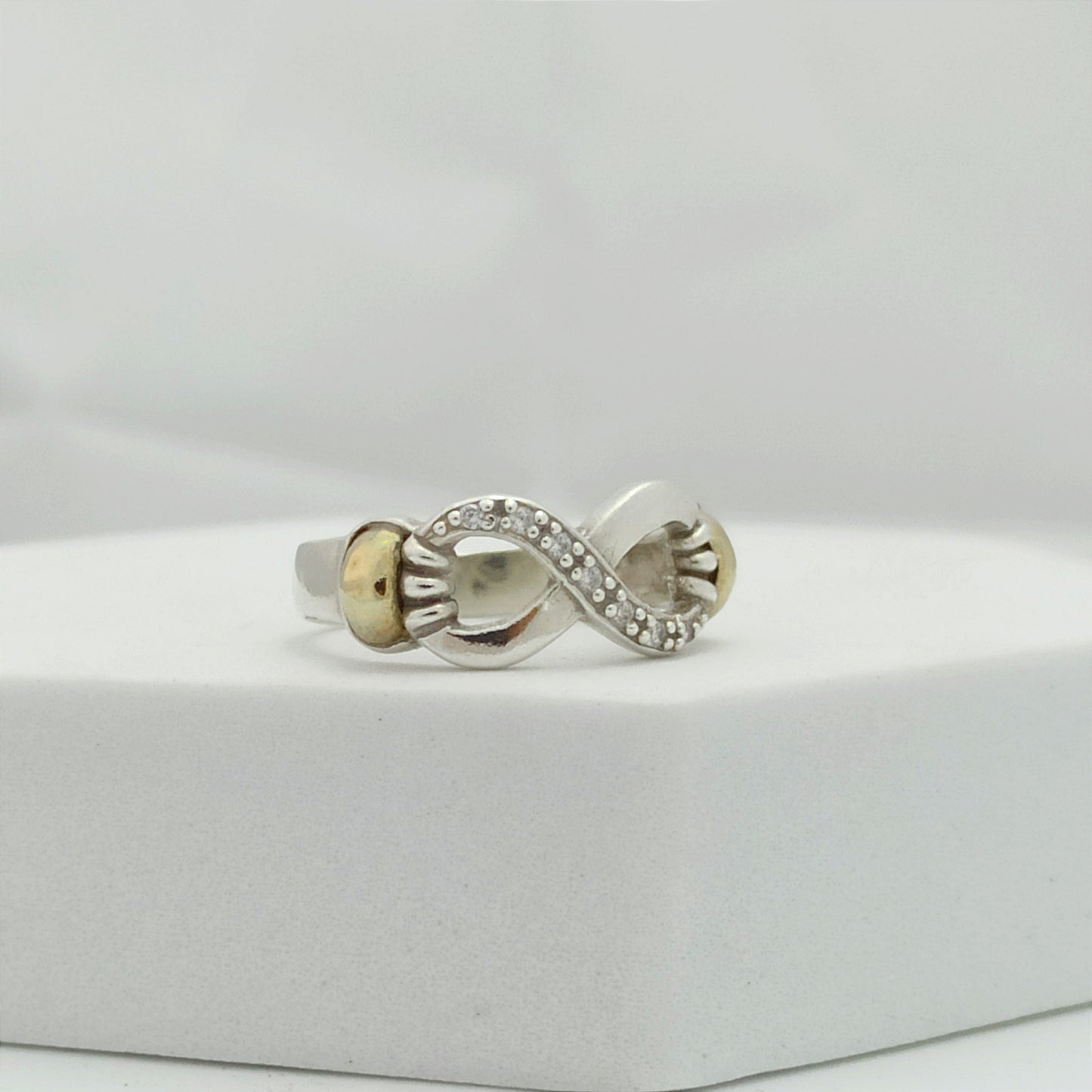 Anillo infinito con Cirnones
