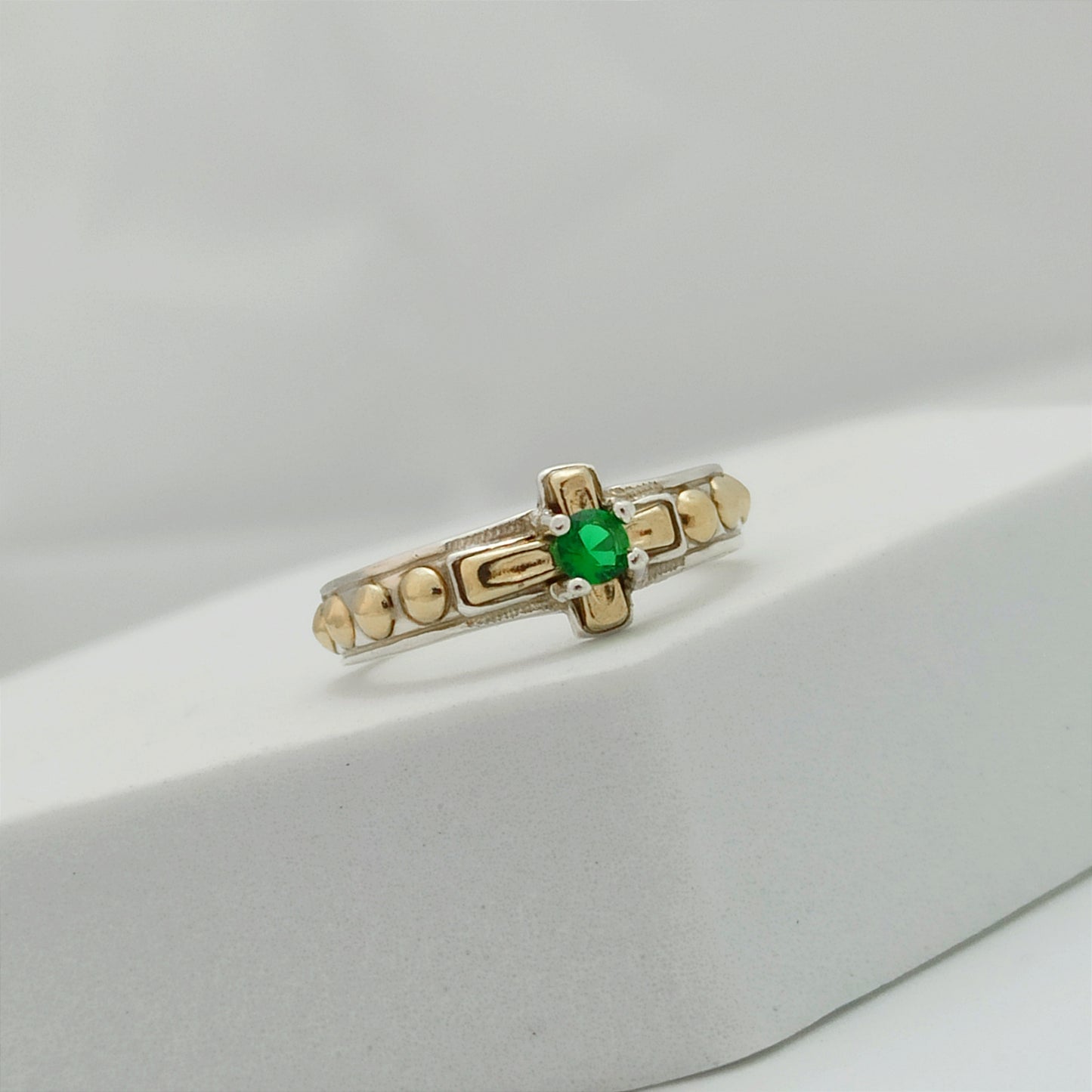 Anillo Denario con Circon Verde