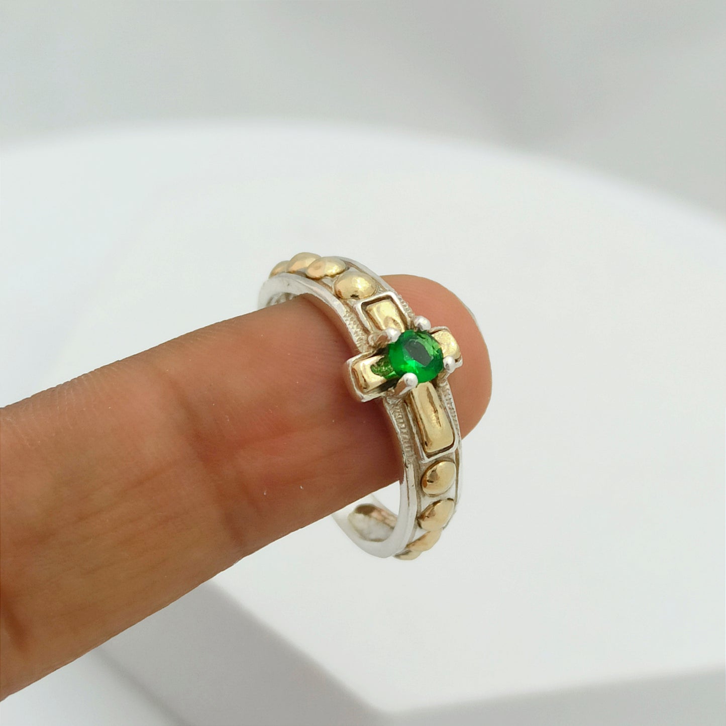Anillo Denario con Circon Verde