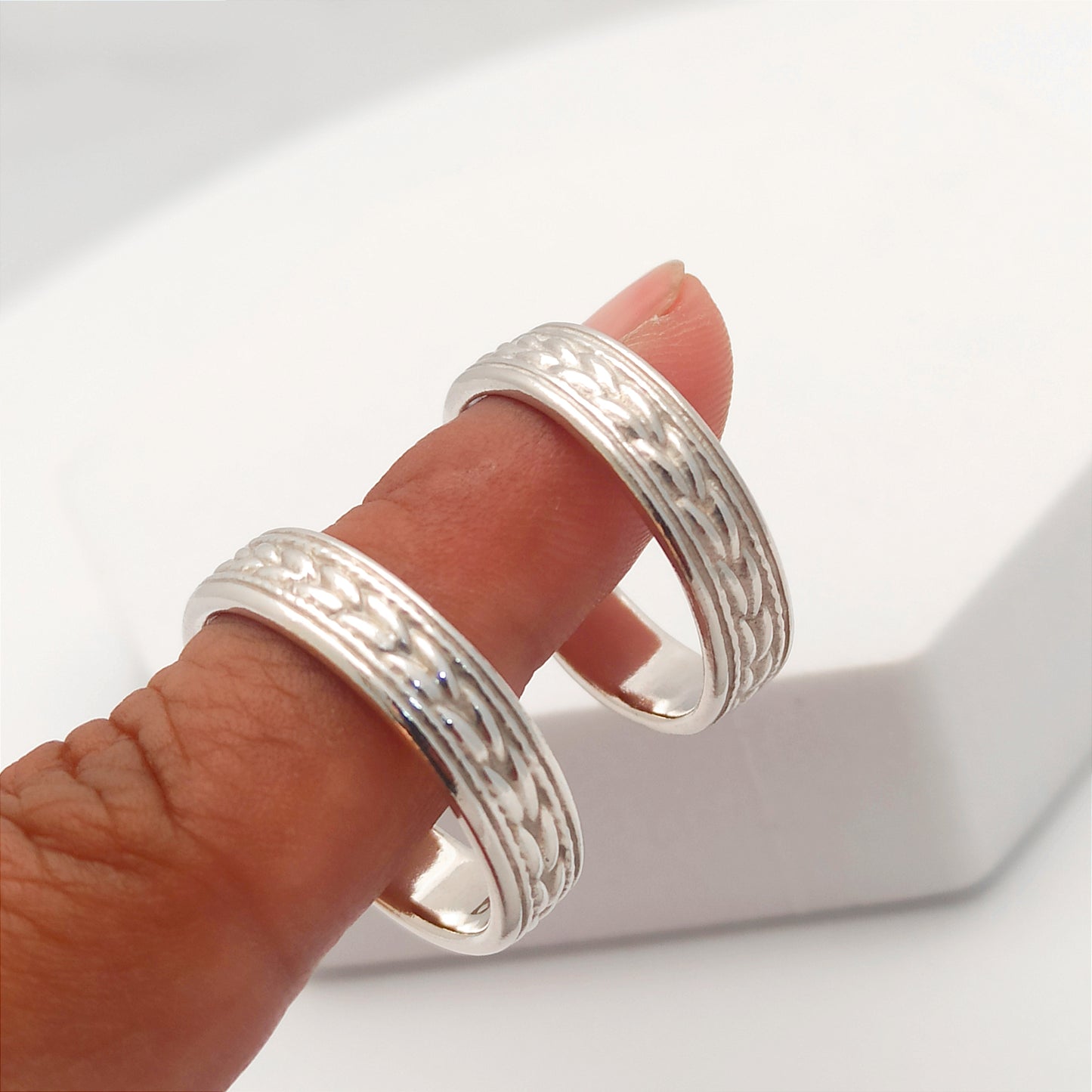 Par de Argollas con Grabado Laurel