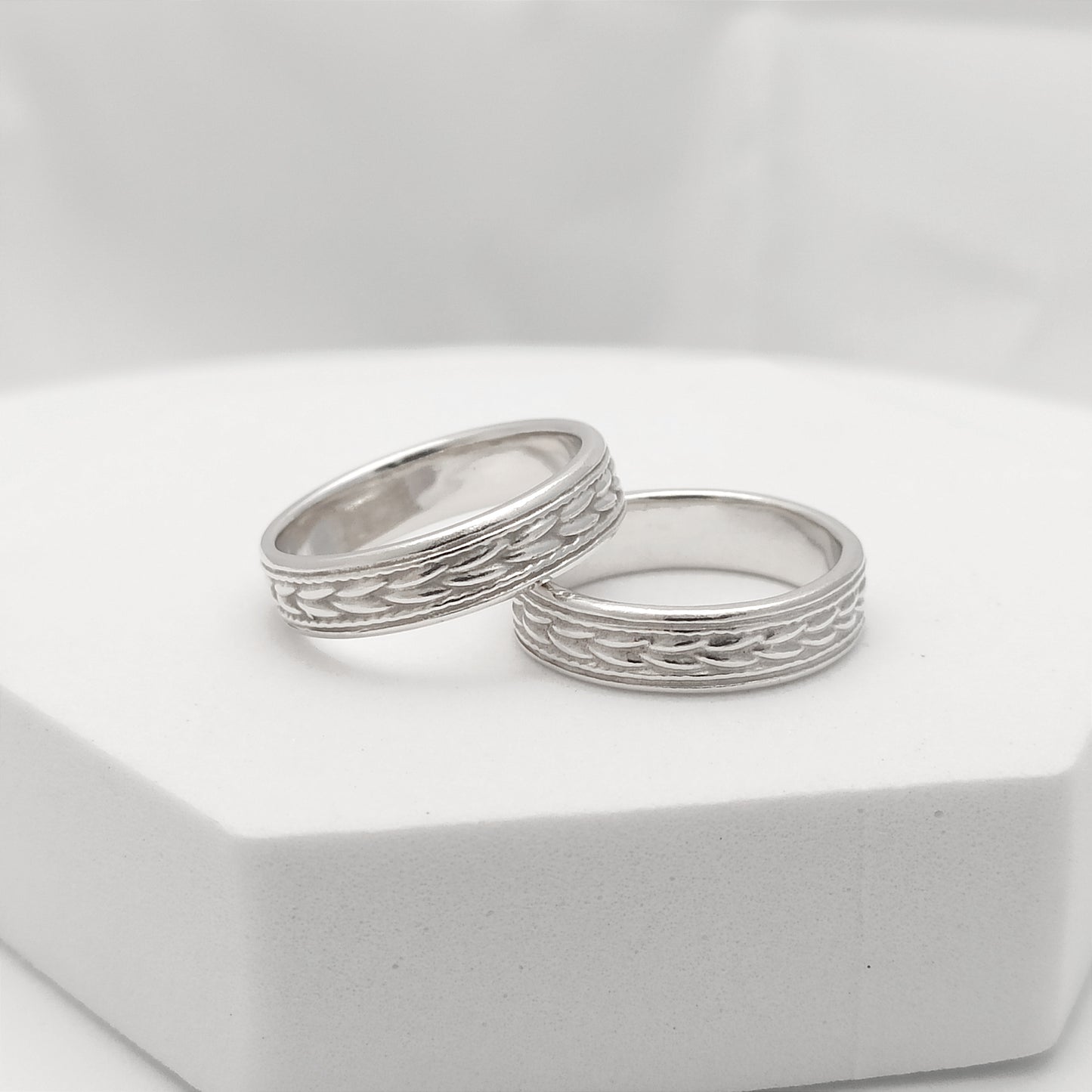 Par de Argollas con Grabado Laurel