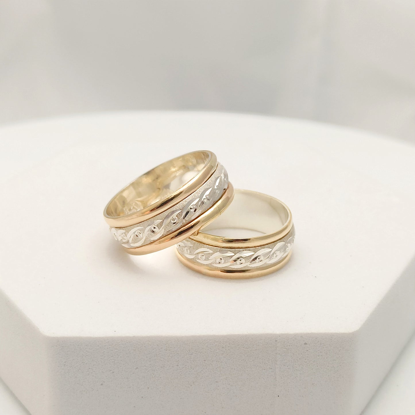 Par de Argollas con Grabado en Plata y Oro